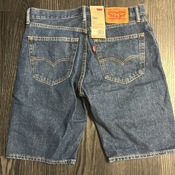 NWT🍍505 LEVI REGULAR FIT SHORTS🍍SZ 32🍍9” inseam🍍 - Picture 3 of 3